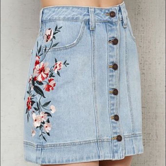 PacSun Dresses & Skirts - Pacsun Floral Embroidered Skirt